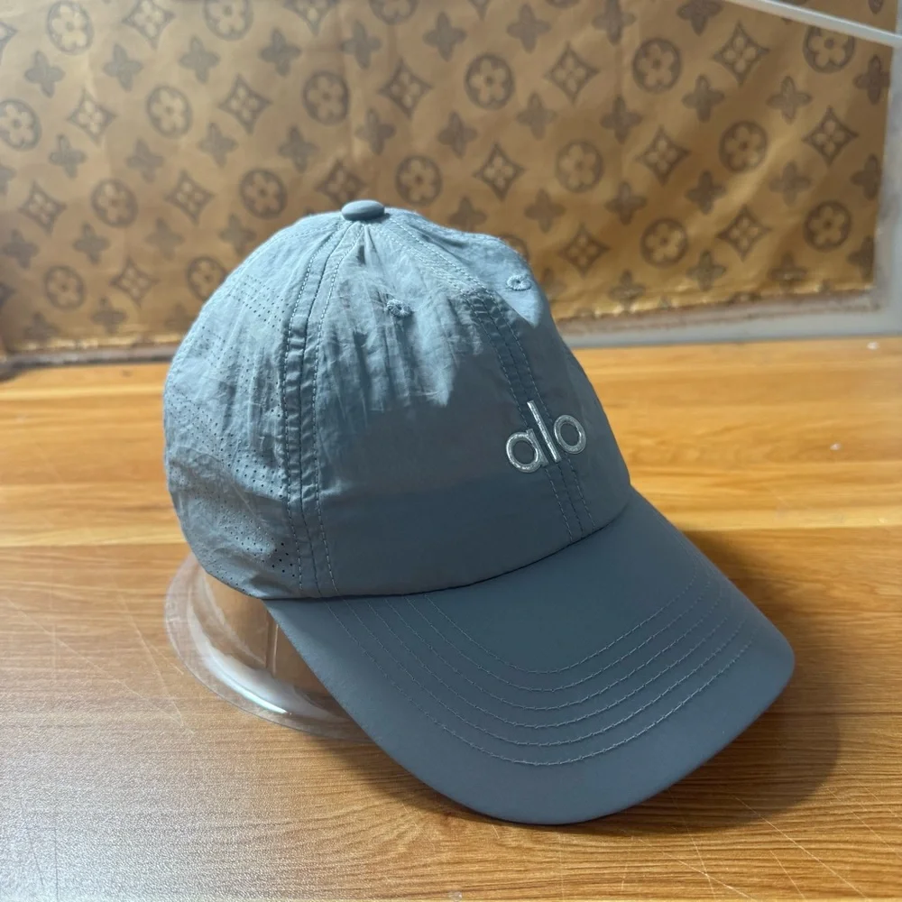 ALO Yoga gray lightweight logo baseball cap